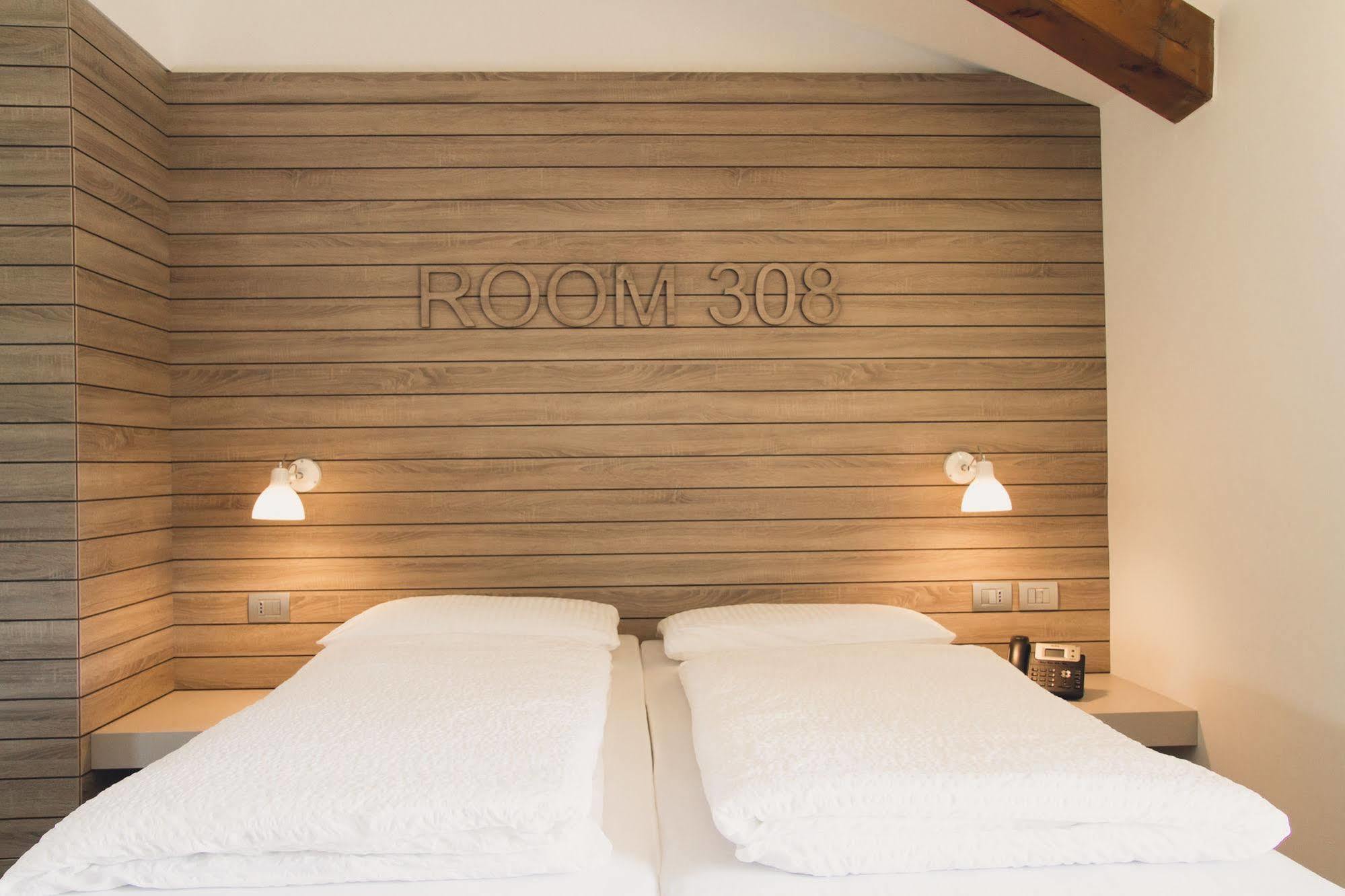 B612 Hotel Levico Terme Luaran gambar